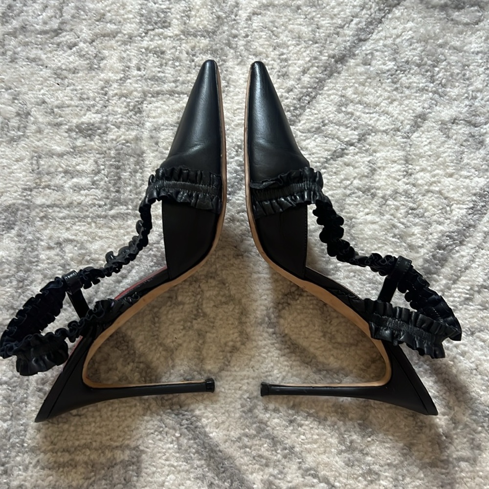 Carolina Herrera Ruffle Heels Stiletto Black sz 40 - Picture 3 of 9